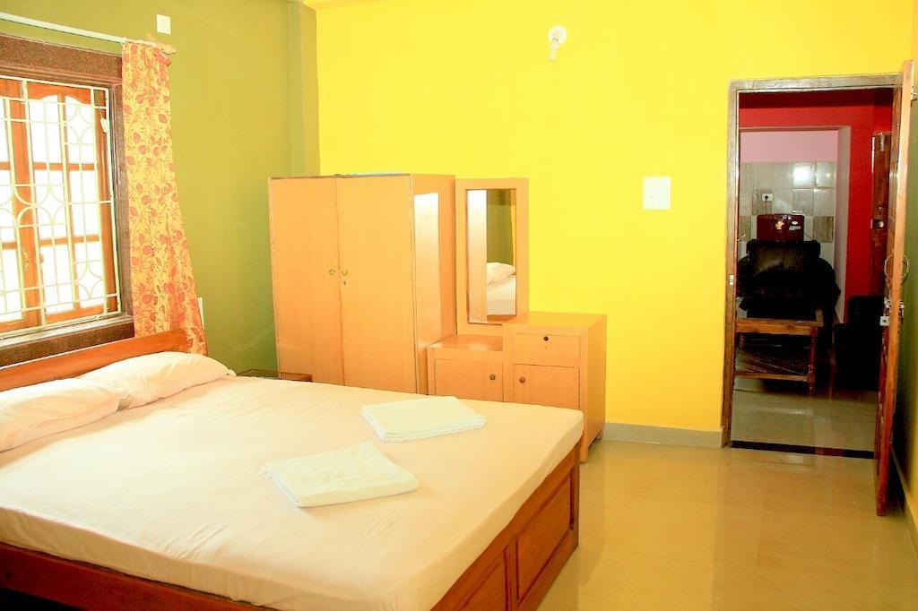 White Pearl Guest House Morjim Zimmer foto
