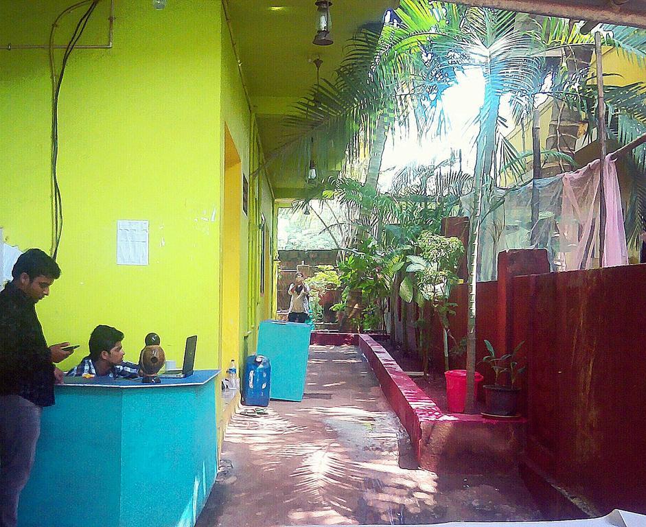 White Pearl Guest House Morjim Exterior foto